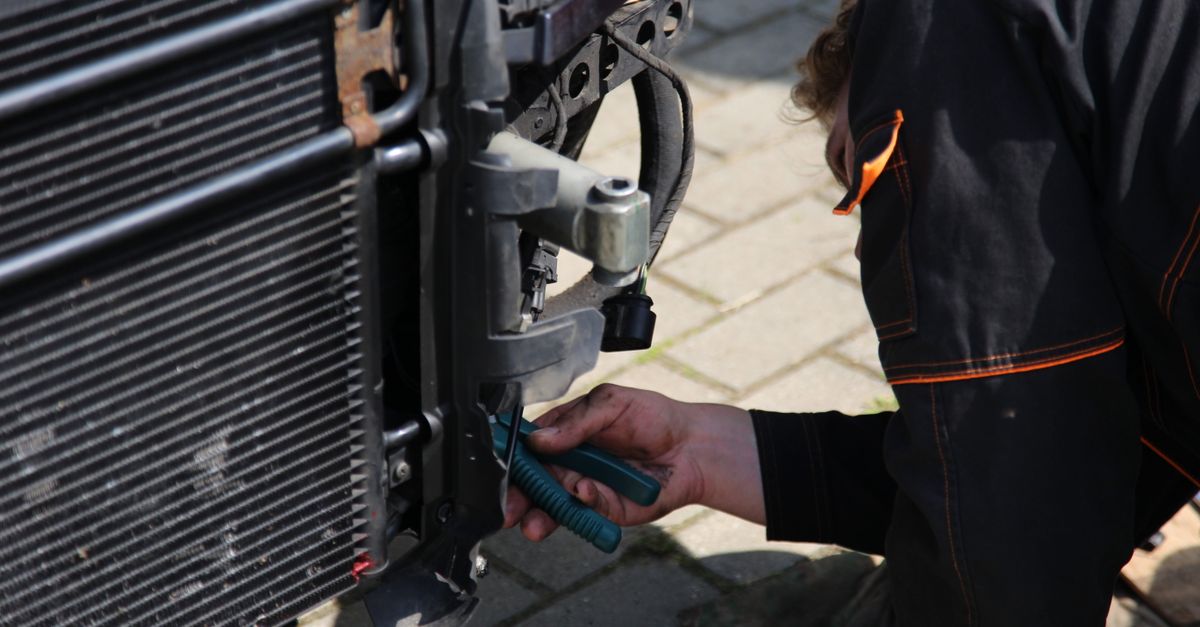locksmith service technician — Manatee Locksmith